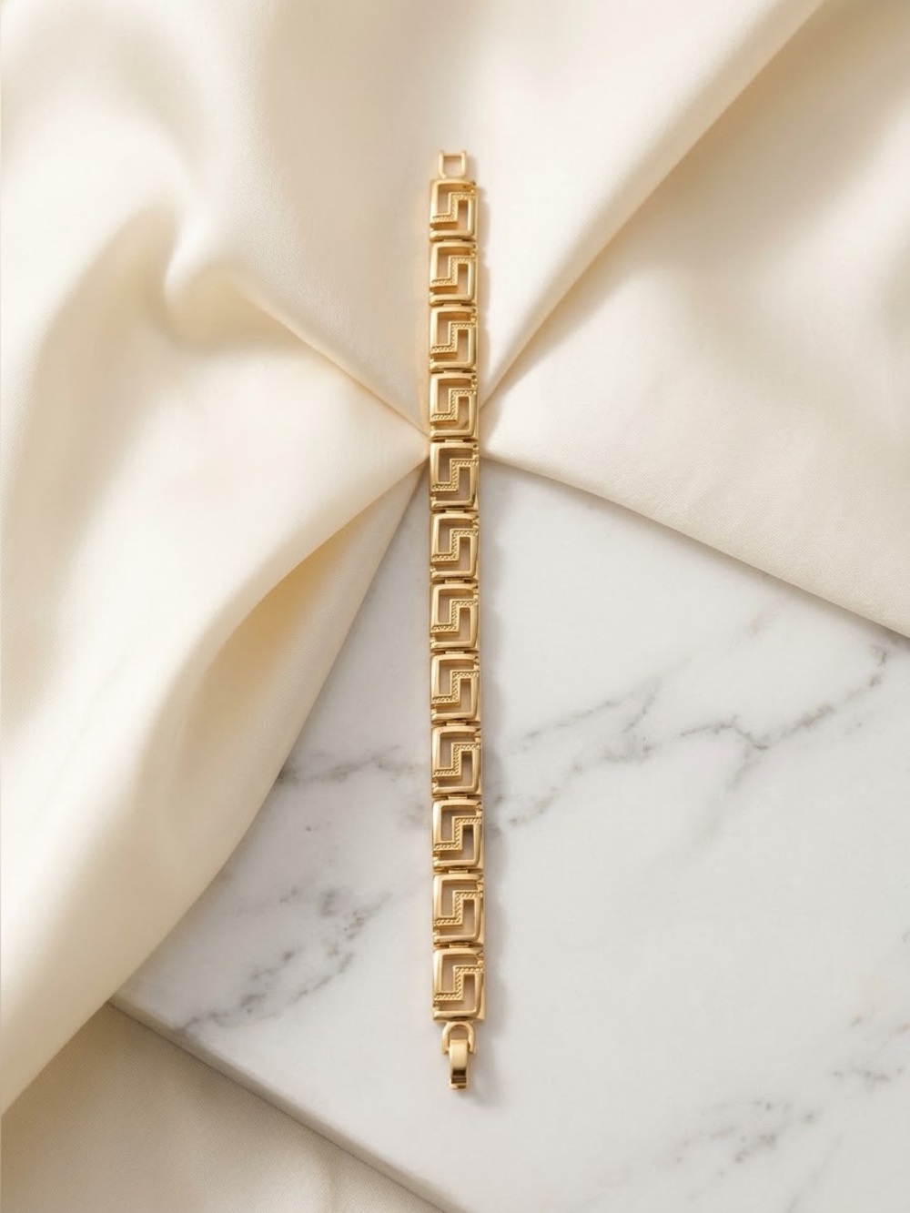 14K Gold Filled Geometric Link Bracelet. 8 Inches. Unisex